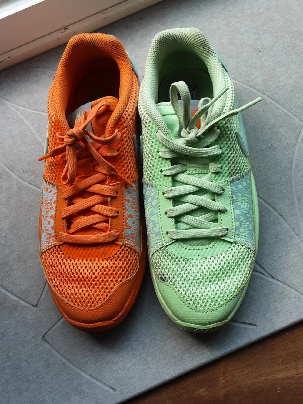 Nike Ja 1 “Mismatched” Kids Sneakers Bright Mandarin/Vapor Green.